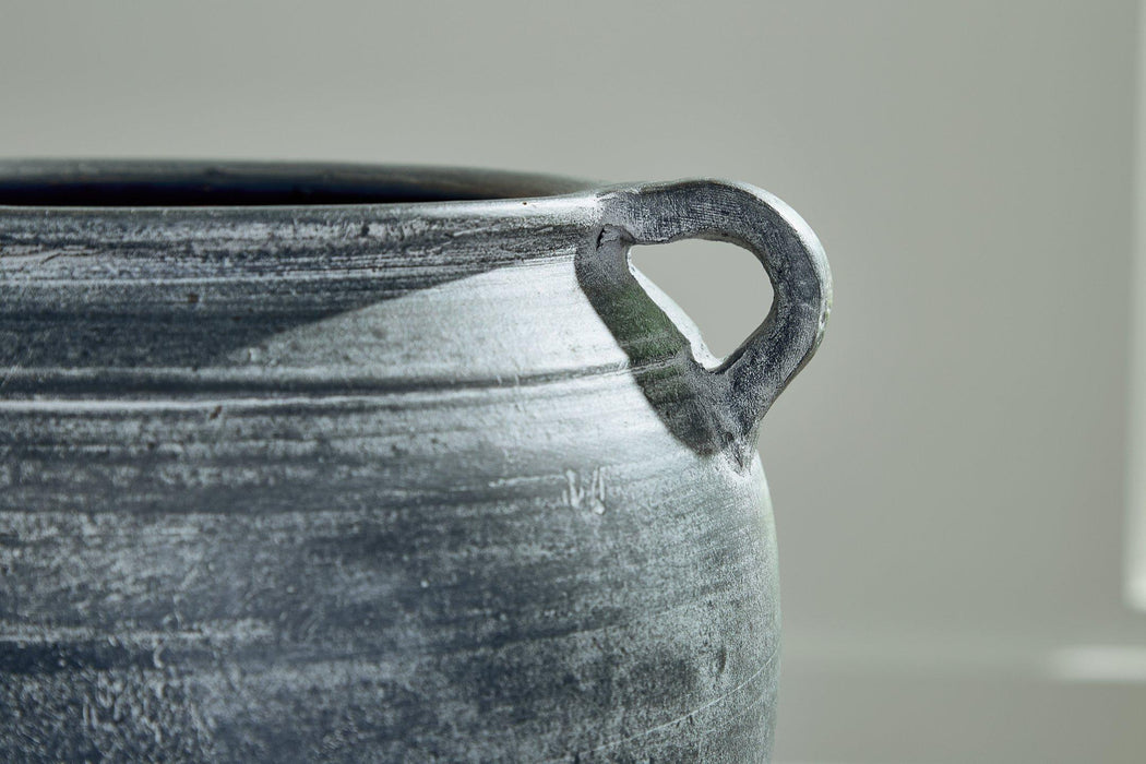 Meadie Vase - Grand Central Home Furnishings